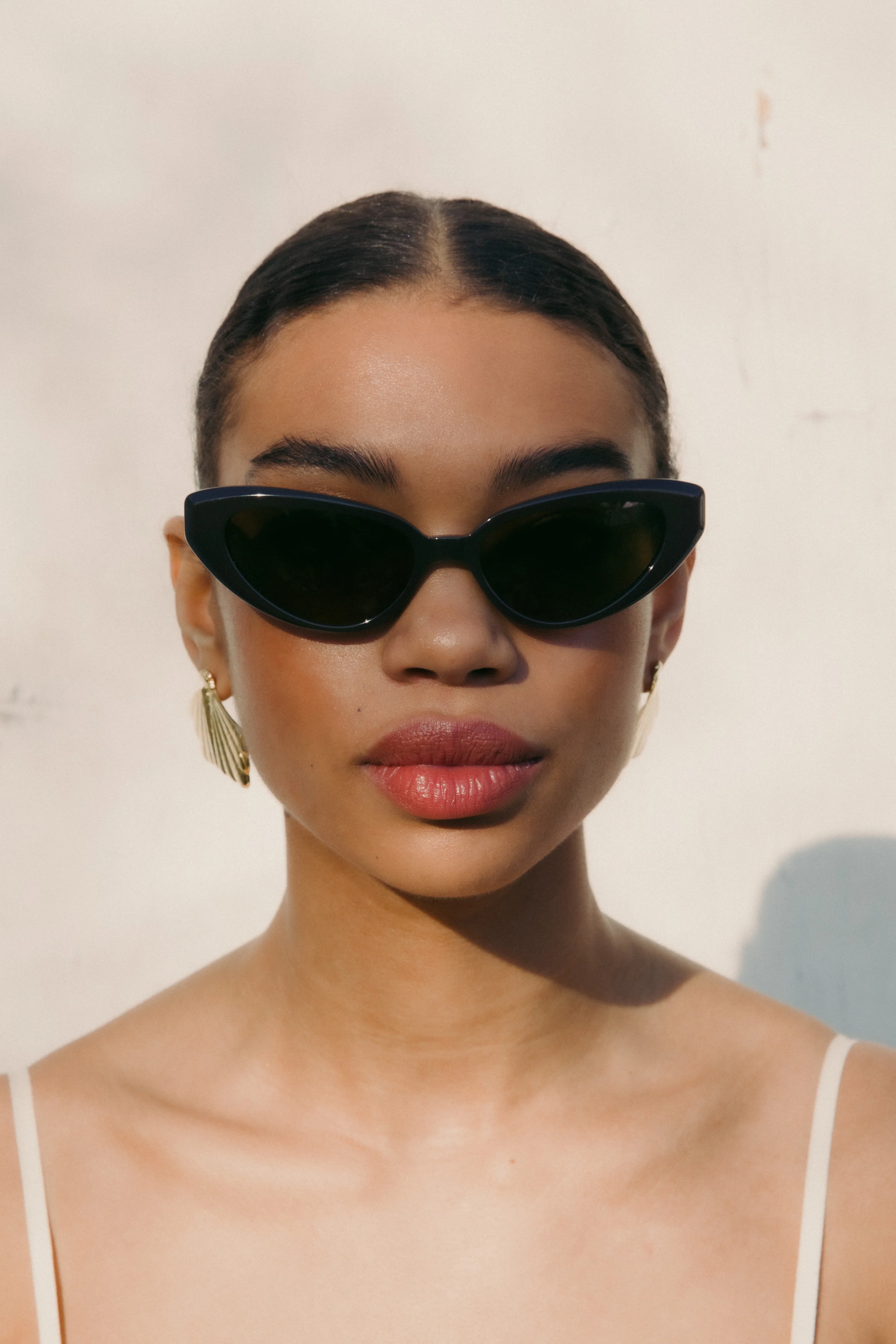 Zawe II Sunglasses in Black - Image 5